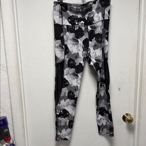 TKO Monochrome Camouflage Leggings with peekaboo leg and pockets